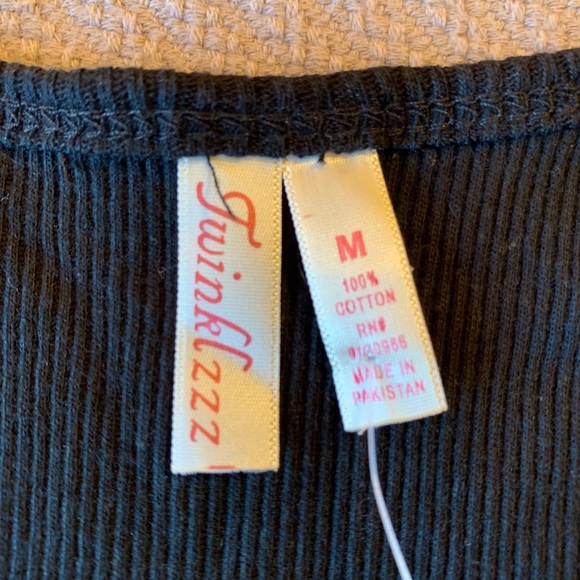 🛍🛍 BOGO!!! 🛍🛍 2 Tanks: Probably Ladies’ XS/S, Juniors’ M? - Picture 5 of 9